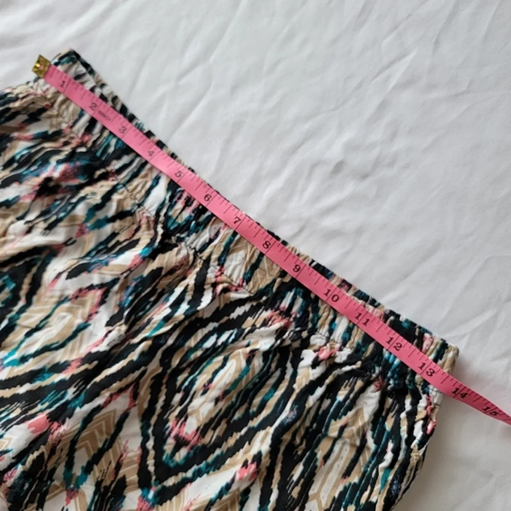 APII Casual Shorts With Lace Trim and Pattern